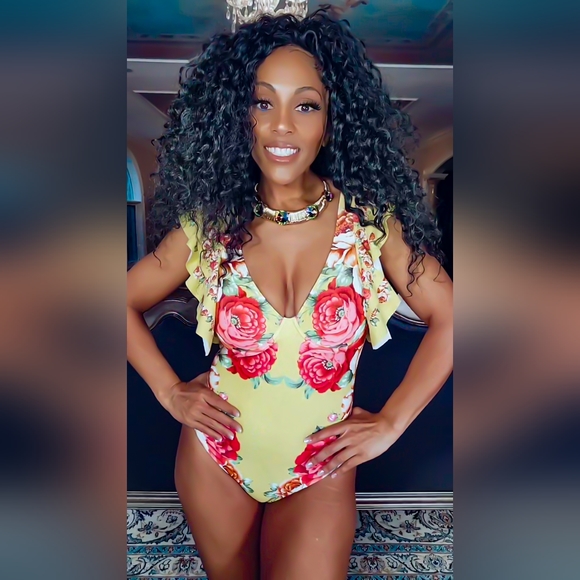 Callie Chartreuse: Red Peony Floral Print Ruffle Cap Sleeve Retro Swimsuit - Picture 3 of 17